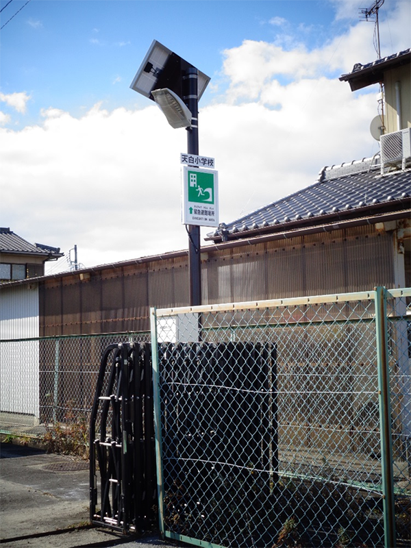 天白小学校　敷地内